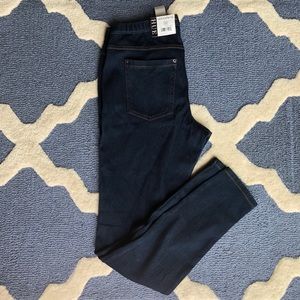 Hue dark wash stretchy jeggings size M NWT